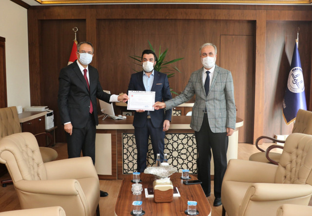 Sultanbeyli Kaymakamı Metin Kubilay Diyanet personelinin Camiler ve Din Görevlileri Haftasını kutladı - Resim: 0