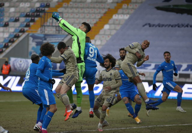BB Erzurumspor'u farklı geçen Fenerbahçe zirveyi yakaladı - Resim: 0