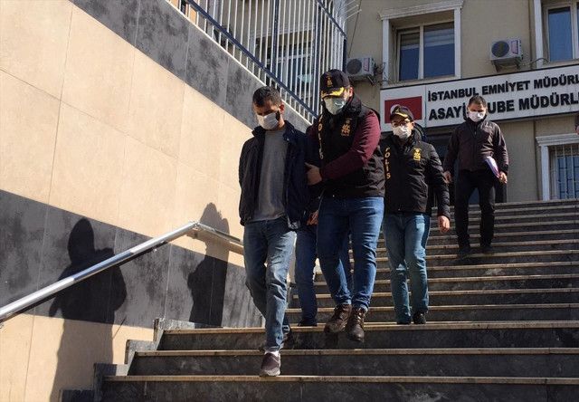 İstanbul'da yaşlı kadını 1 milyon TL dolandıranlara suçüstü - Resim: 0