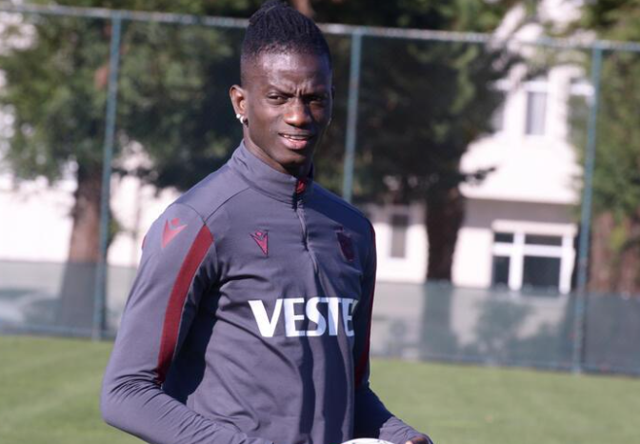 Emre Belözoğlu istedi Başakşehir eski Trabzonsporlu ile anlaştı! - Resim: 0