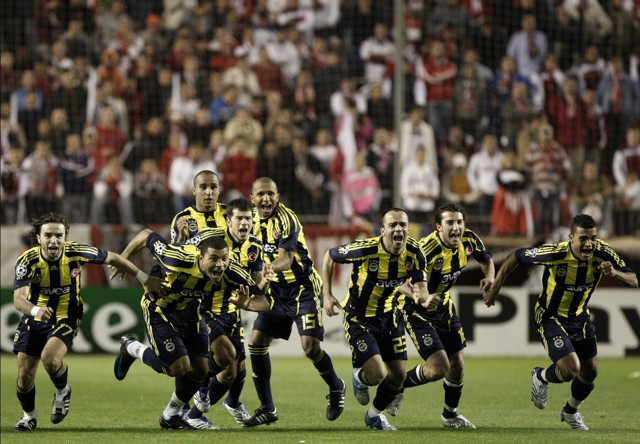 2008'in düğümü bu maçta çözülecek! Fenerbahçe Sevilla maçı şifresiz hangi kanalda? - Resim: 2