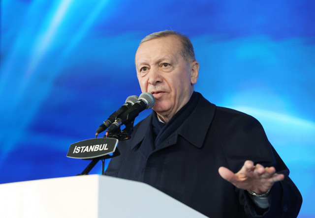 Cumhurbaşkanı Erdoğan: Birilerinin dizleri titremeye, paçaları tutuşmaya başladı - Resim: 0