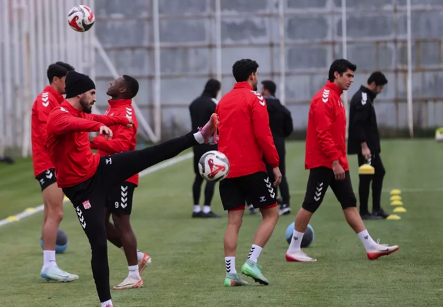 Sivasspor, Manisa FK maçının hazırlıklarını sürdürdü - Resim: 0