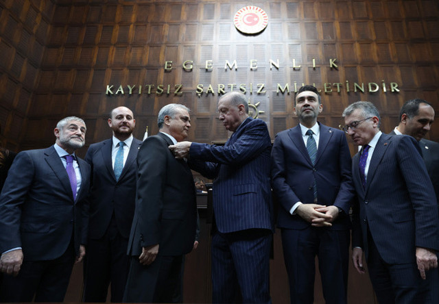 Erdoğan'a başkamutan dedi asker selamı verdi CHP'li Ali Mahir Başarır çılgına döndü - Resim: 1