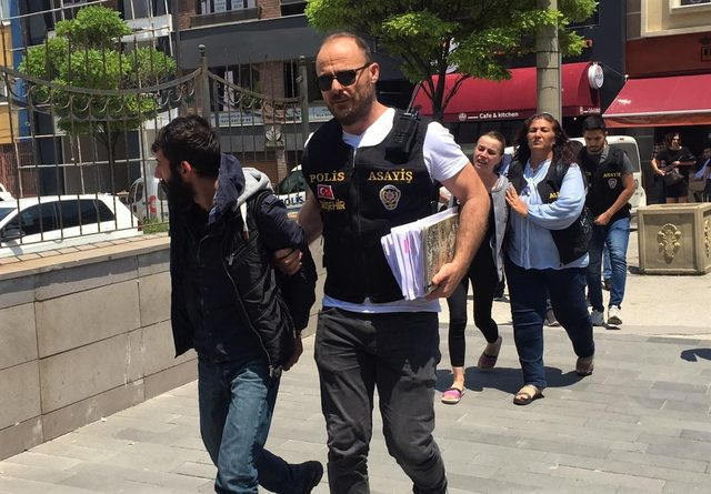 Böyle isyan etti: 4 senedir parmağıma alyans takamayanlar kelepçe taktırdı - Resim: 0