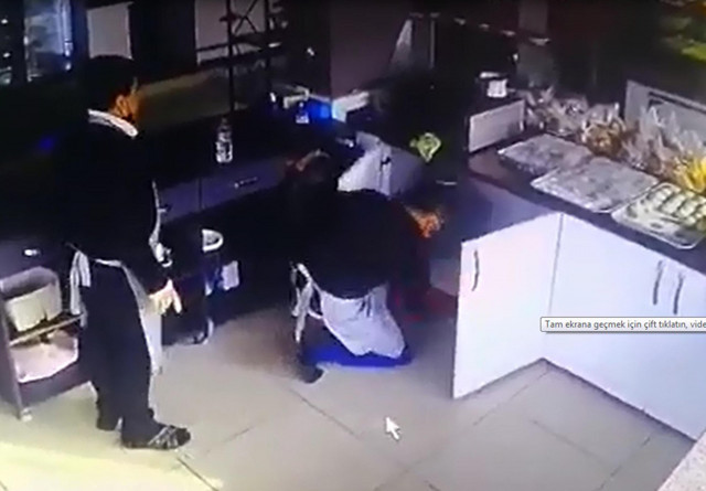 Mersin'de ilginç olay: Kavgadan korkan 2 işçi dolaba saklandı - Resim: 1