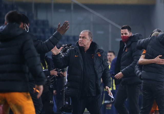 Fatih Terim 'Küfür ediyorlar' demişti! Skandal görüntüler ortaya çıktı - Resim: 0