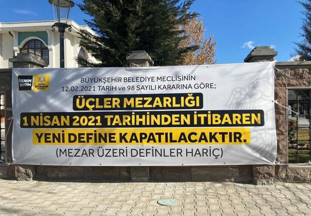 'Kırmızı' kent Konya'da mezarlıklar doldu! En büyük 2 mezarlık defin işlemlerine kapatıldı - Resim: 0