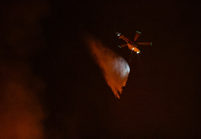Aydın'da orman yangını: Gece görüşlü helikopterler bölgeye sevk edildi - Resim: 3