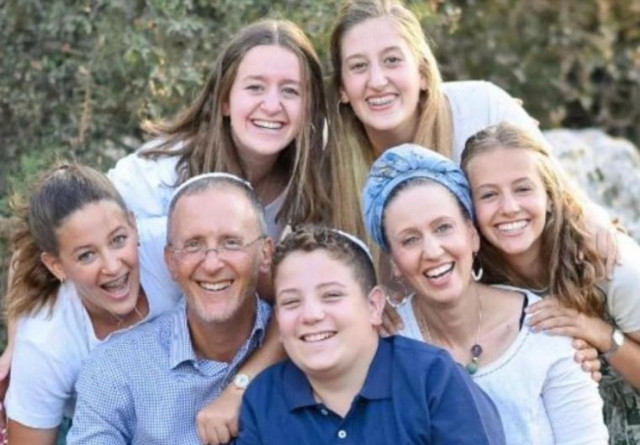 Ölen annelerinin kalp atışlarını dinlediler! Kız kardeşler gözyaşlarına boğuldu - Resim: 1