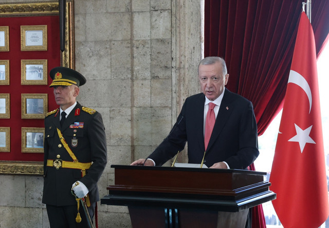 Cumhurbaşkanı Erdoğan başkanlığındaki devlet erkanı, 29 Ekim Cumhuriyet Bayramı dolayısıyla Anıtkabir’i ziyaret etti - Resim: 1