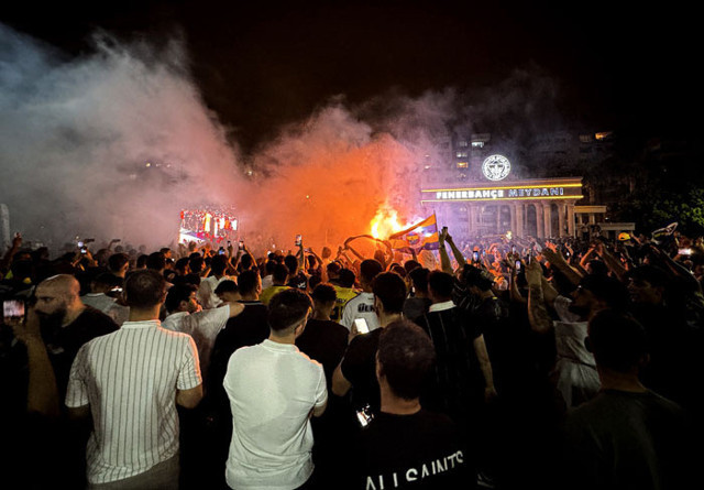 Melih Mahmutoğlu'ndan Galatasaray'a şampiyonluk kutlaması göndermesi - Resim: 0