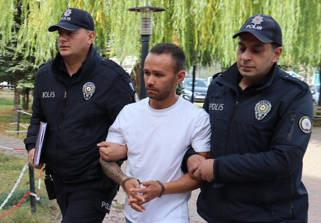 Sivas'ta şehit babasıyla tartışan halk otobüsü şoförüne gözaltı! - Resim: 0