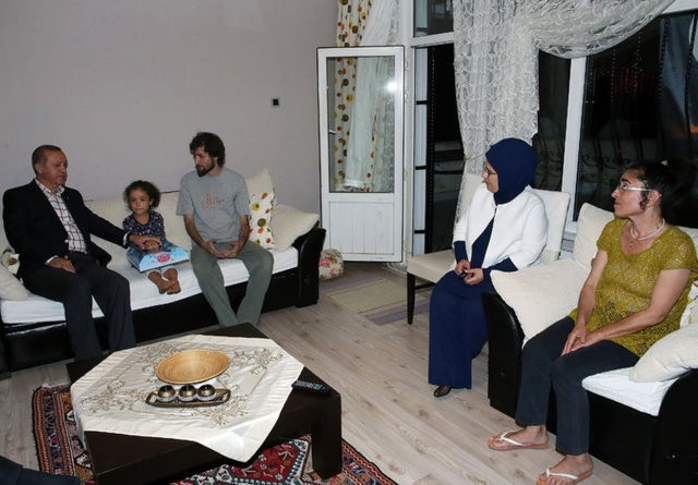 Erdoğan  şehit ailelerini ziyaret etti - Resim: 4