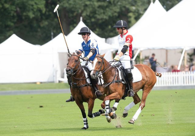 Yerden yere vurdular! 'Daha bebek tutmayı bilmiyorsun' - Resim: 2