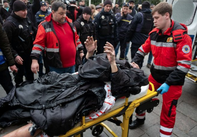 Cumhurbaşkanlığı önünde kendini yaktı! Dehşete düşüren görüntüler - Resim: 1