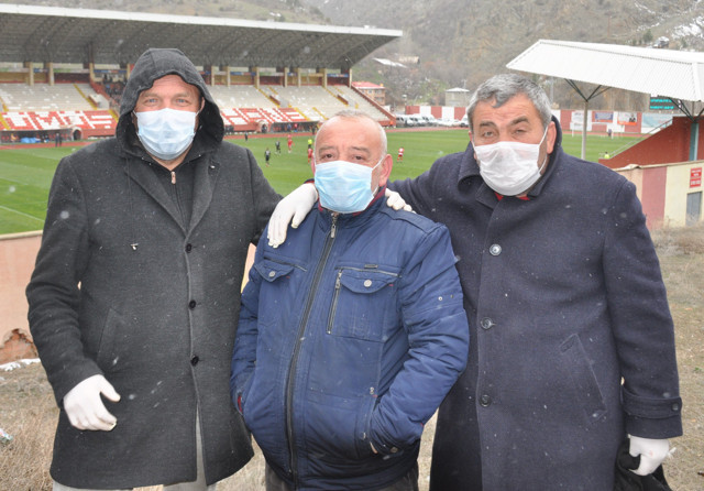 Gümüşhanespor taraftarı virüs falan dinlemedi dağa çıkıp maçı izledi - Resim: 0