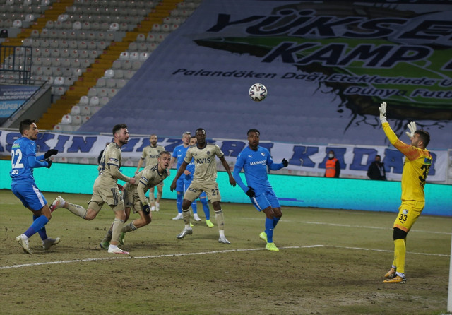 BB Erzurumspor'u farklı geçen Fenerbahçe zirveyi yakaladı - Resim: 1