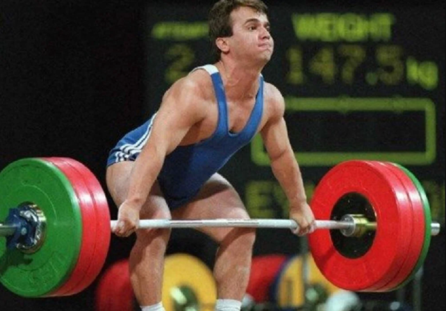 "Cep Herkülü" 34 yıl önce dünyanın yükünü omuzladı! Naim Süleymanoğlu böyle rekor kırdı! - Resim: 0