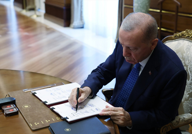 Cumhurbaşkanı Erdoğan, YAŞ kararlarını imzaladı - Resim: 0