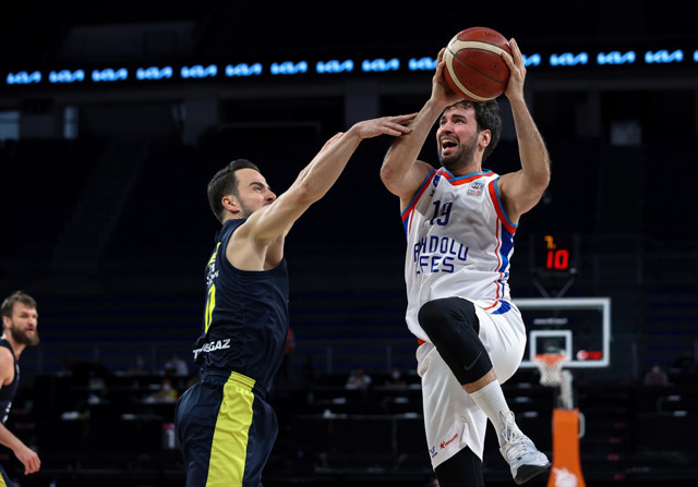 Melih Mahmutoğlu Singleton kavgası! Anadolu Efes- Fenerbahçe Beko maçında ortalık karıştı - Resim: 5