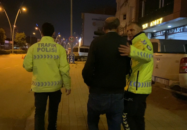 Bursa'da 5'inci kez yakalandı! Alkollü sürücüye ceza yağdı ehliyeti 71 yaşına kadar yok - Resim: 1