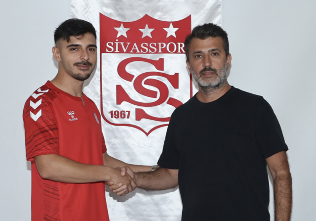 Sivasspor, 4 futbolcu ile anlaşma sağladı - Resim: 1
