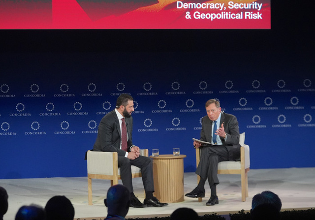 Ahmed Şara ile eski CIA başkanı Petraeus arasında "eski günler" diyaloğu - Resim: 0