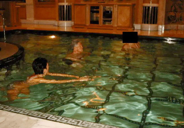 Epstein dosyası yayımlanmaya başladı kayıtlarda Clinton ve Micheal Jackson fotoğrafları - Resim: 1