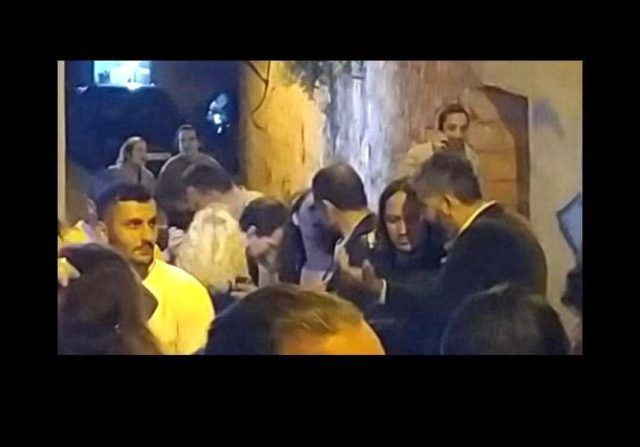 Nejat İşler alkolü fazla kaçırdı! Sevgilisiyle öpüşürken yakalandı! - Resim: 4