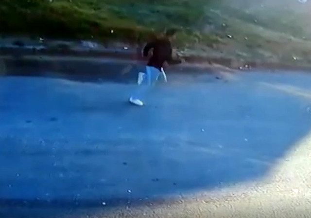 Kızların 'metruk bina' oyununa gelen 2 kişi gasp edildi! Polis onları 'kendi silahıyla' vurdu - Resim: 0