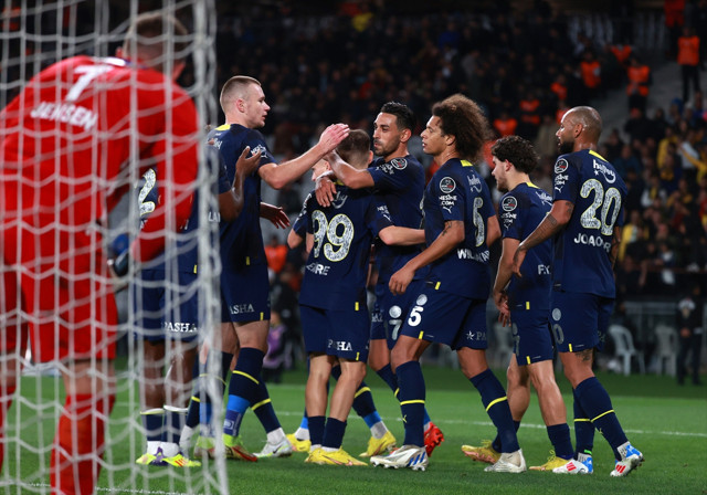 Fenerbahçe, İstanbulspor'a gol olup yağdı! Kanarya seriye bağladı - Resim: 0
