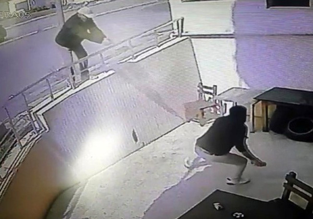 Denizli'de cinayet! Görüntüler ortaya çıktı: Tanınmamak için şapka taktı peş peşe 7 el ateş etti! - Resim: 0