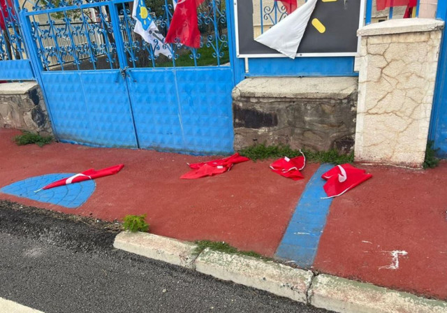 Erzurum'da İYİ Parti ilçe binası taşlı saldırıya uğradı - Resim: 0