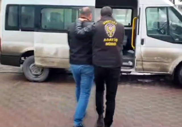 Anne ve çocuğunu yerde yuvarlayan minibüs şoförü hakkında yeni gelişme - Resim: 0