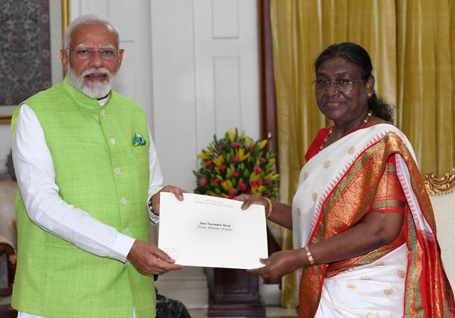 Hindistan Başbakanı Modi yeni hükümetin kurulması için istifasını sundu - Resim: 0