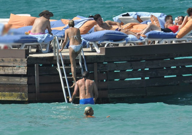 İlhan Mansız sevgilisi ile dudak dudağa - Resim: 1