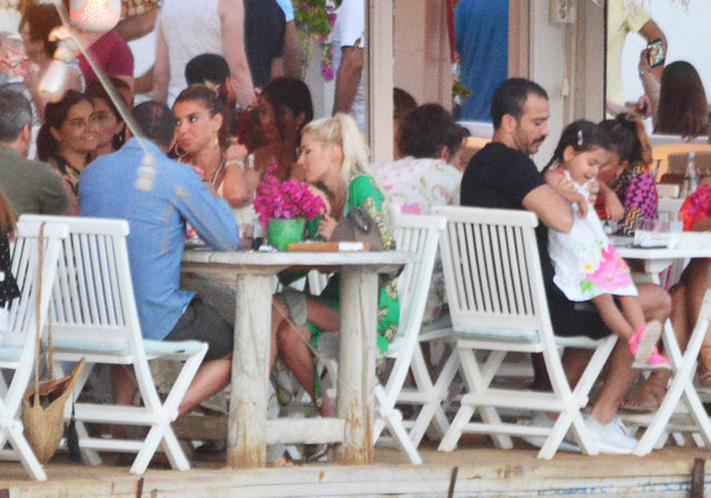 Gülben Ergen ile Demet Akalın fena pişti oldu ortam buz kesti! - Resim: 1