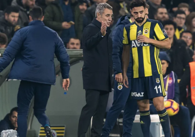 Mehmet Ekici'nin görüntüsü Fenerbahçelilerin içini acıttı Ersun Yanal'a çakıp durdular - Resim: 0