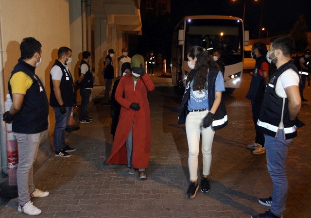 Türkiye genelinde FETÖ operasyonu! Antalya'da ormana gömülen 31 çuval bulundu - Resim: 2