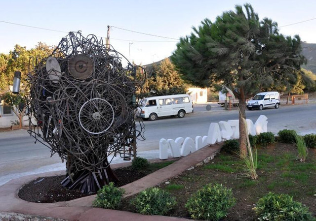 Datça Belediye Başkanı Gürsel Uçar heykel açılışında esnaf eksik olunca tarihi erteledi - Resim: 0