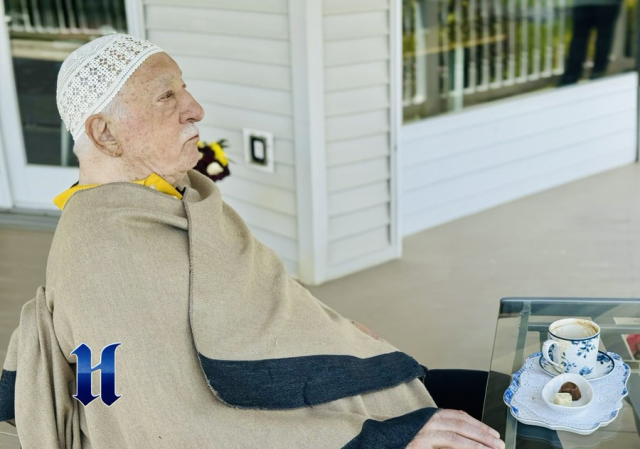 FETÖ elebaşı Fethullah Gülen'in son hali görüntülendi! Fotoğraftaki o detay dikkatlerden kaçmadı - Resim: 0
