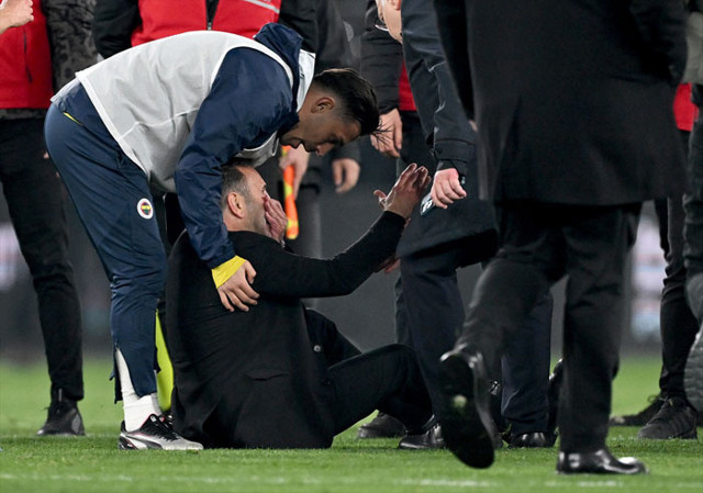 Mourinho Okan Buruk'un burnunu sıktı dünya basını bu olayı konuştu - Resim: 0