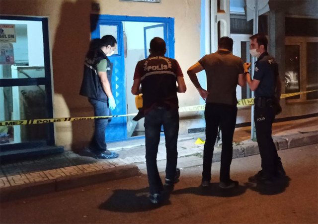 Çorum'da annesi bıçaklanan çocuk sözleriyle ders verdi Benden küçük abi tavsiyesi - Resim: 0