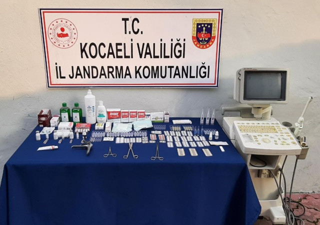 Kocaeli'de apartman dairesinde kürtaj yapan kadın yakalandı - Resim: 0