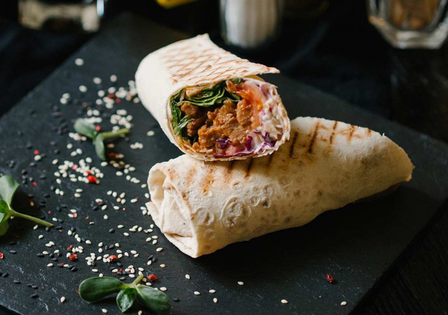 Ayda bir yapıp yiyecek, tadına doyamayacaksınız! İşte yapımı en kolay evde ciğer dürüm tarifi - Resim: 2