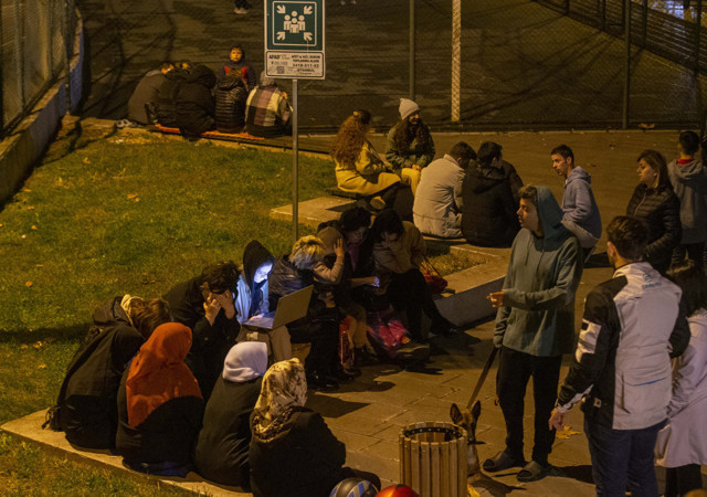 Düzce'de 5.9 büyüklüğünde deprem! İstanbul ve Ankara'da şiddetli hissedildi - Resim: 0