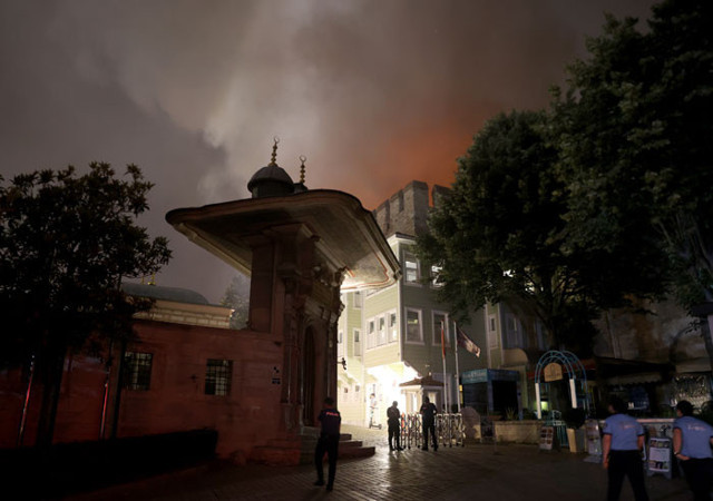 Topkapı Sarayı'nın içindeki restoranda yangın çıktı Milli Saraylar Başkanlığı'ndan açıklama - Resim: 1