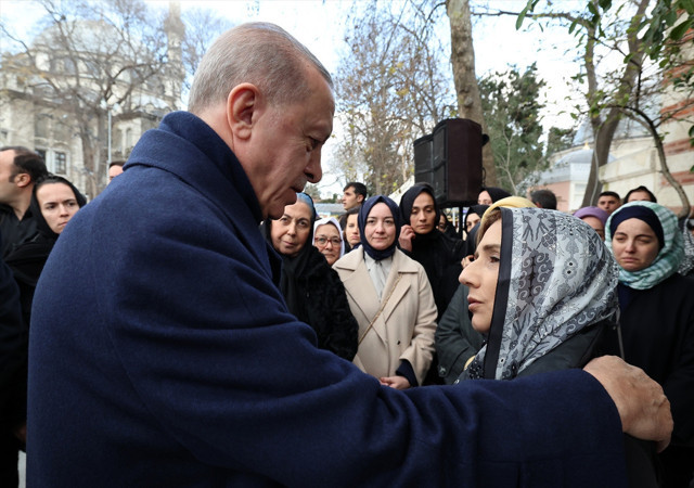 Alev Alatlı son yolculuğuna uğurlandı! Cenaze törenine Cumhurbaşkanı Erdoğan da katıldı - Resim: 2