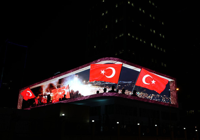 Cumhurbaşkanı Erdoğan'ın, 15 Temmuz mesajı dijital gösterim ekranında yayınlandı - Resim: 0